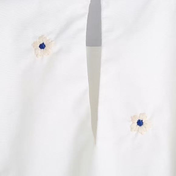 COPY - New crisp white blouse with small blue flowers. So sweet but boho sexy - Picture 7 of 7
